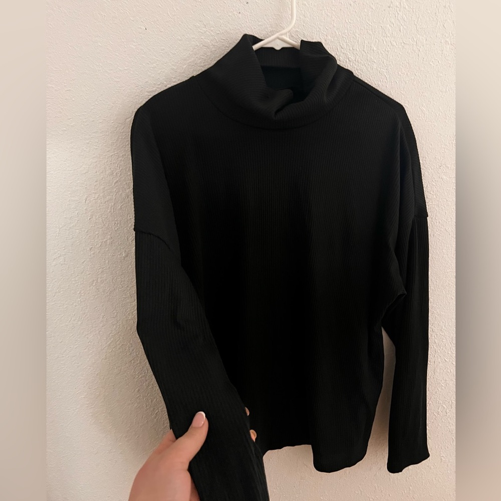 Pretty garden black turtle neck!